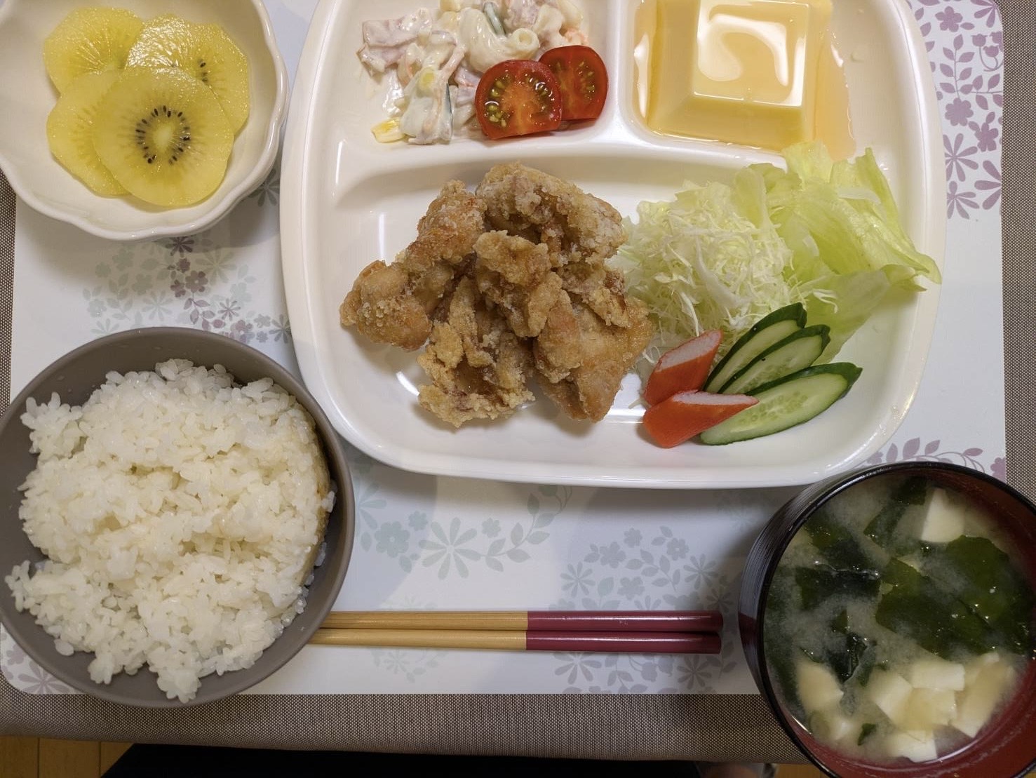 唐揚げを中心とした夕食